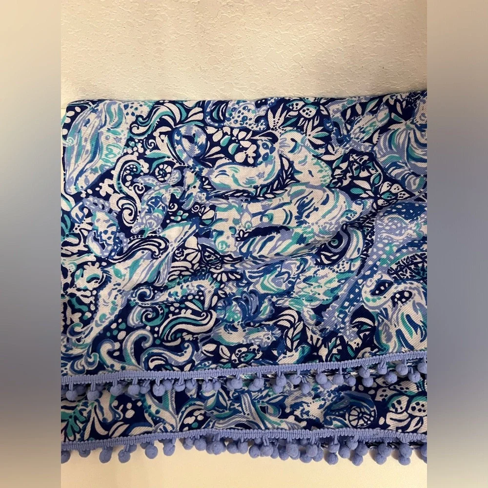 Lilly Pulitzer 💙Bundle 🩵Blue and White Patterned infinity Scarf & earrings